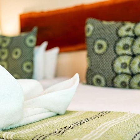 Bayete Guest Lodge ヴィクトリア・フォールズ エクステリア 写真