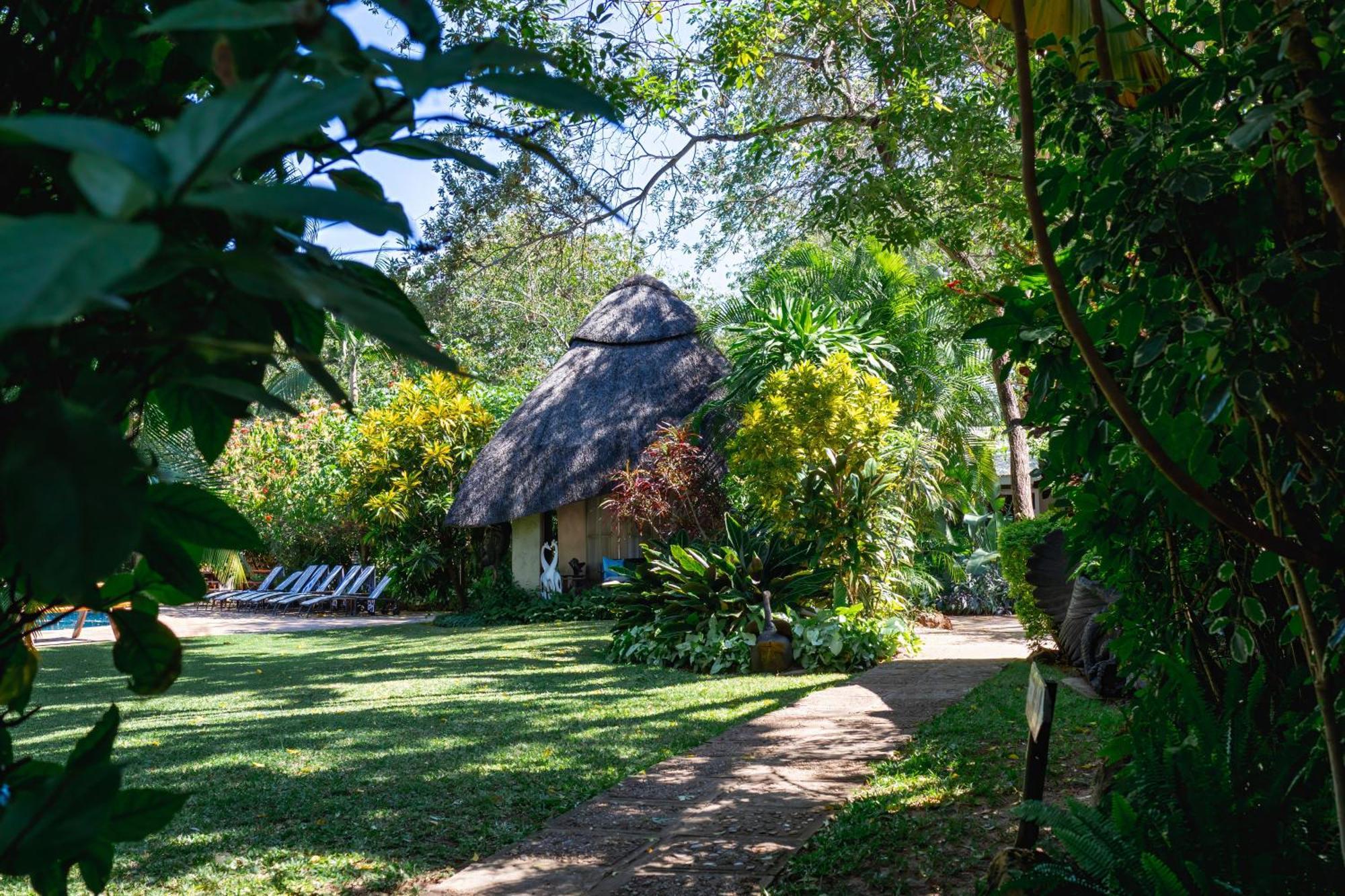 Bayete Guest Lodge ヴィクトリア・フォールズ エクステリア 写真